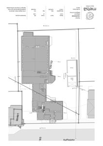 Situasjonsplan som viser bygningens plassering i forhold til Kafferata 64, nabobebyggninger, eiendomsgrenser og tilknyttede arealer.
