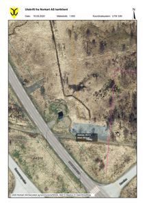 Situasjonsplan som viser eiendomsgrenser, areal og omkrets for en tomt sett fra luften.