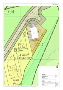Situasjonsplan som viser tomtens form, grenser, bygningens plassering og omgivende infrastruktur.
