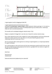 Snittegning som viser bygningens tverrsnitt med etasjer, vinduer og terrengforhold.