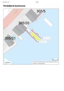 Situasjonsplan som viser tomtens plassering (305/20) i forhold til nabotomter (305/5, 305/21) og vann. Planen inneholder mål på eiendommen og nabolaget.
