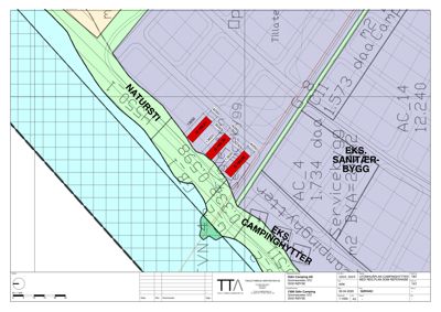 Situasjonsplan som viser tomtens grenser, nabolag, eksisterende bygninger (EKS. SANITÆR-BYGG, EKS. CAMPINGHYTTER), naturstier og arealbruk.