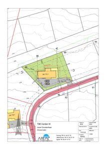 Situasjonsplan som viser tomtens grenser, bygningens plassering, høydemål og tilstøtende infrastruktur.