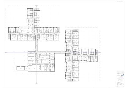 Etasjeplan som viser romfordeling, vegger og innganger for flere etasjer av en bygning.