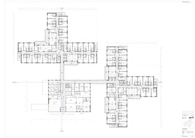 Etasjeplan som viser romfordeling, vegger og innganger for flere etasjer i en bygning.