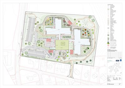 Situasjonsplan som viser tomtens grenser, bygningers plassering, parkeringsplasser, veier og beplantning.