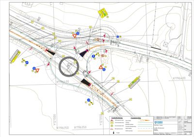Situasjonsplan som viser bygningens plassering i forhold til omgivelsene, inkludert veier, høyder og terrengform.