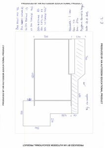 En tegning som viser et tverrsnitt (snitt) av en bygning, med angitte mål og notasjoner om vinduer og vegger.