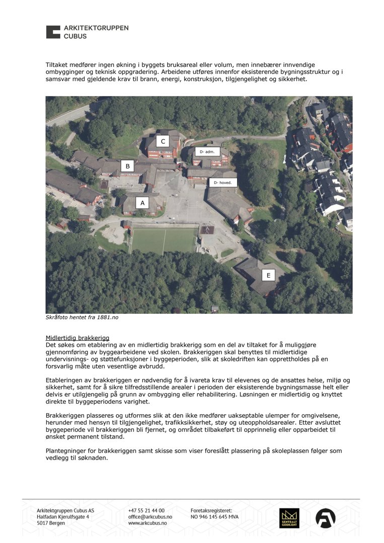 Luftfoto av skoleområdet med merket eksisterende bygninger (A-E) og foreslått plassering av en midlertidig brakkerigg (C).