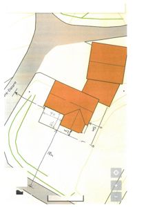Situasjonsplan som viser tomtens form, grenser, plassering av bygninger (markert med oransje farge), veier (Øvre-Dalane), og målinger av avstander og dimensjoner.