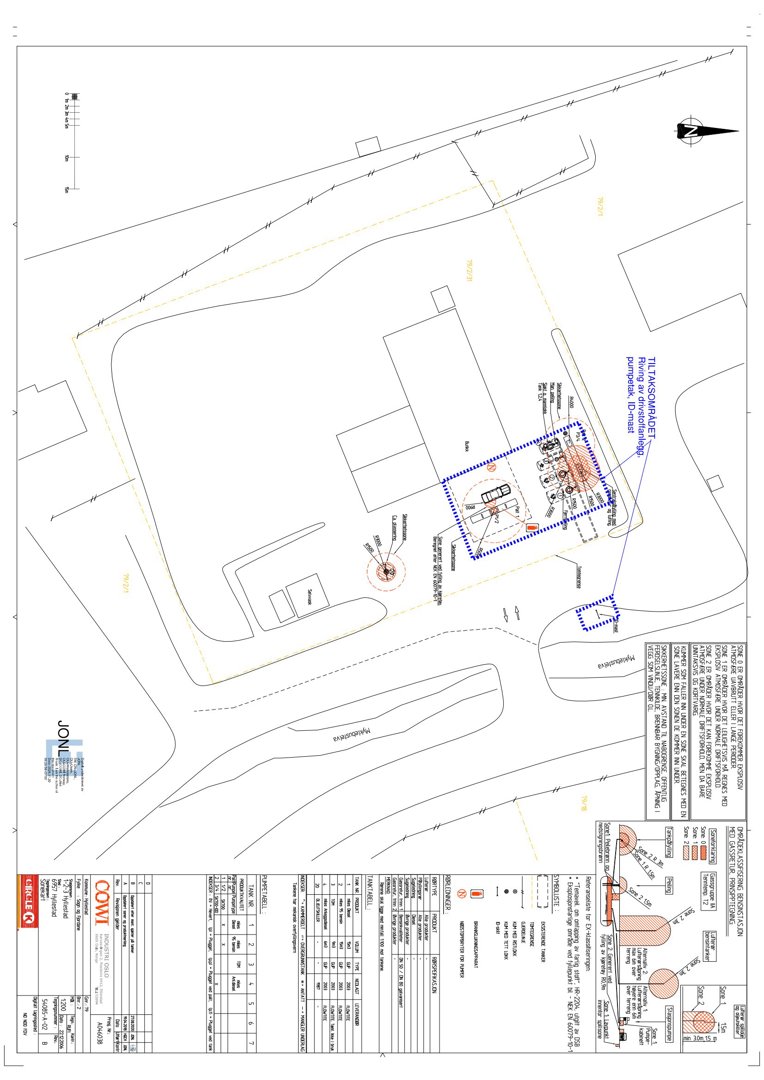 Situasjonsplan som viser tomtens grenser, nabolag, veier og plassering av bygninger.