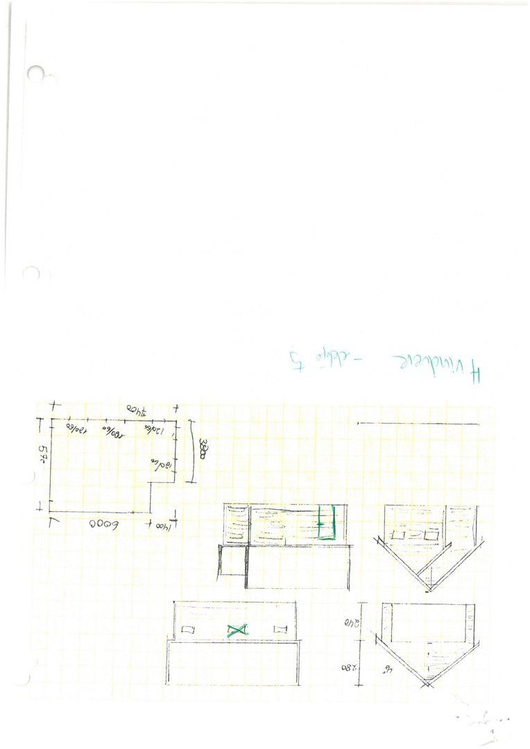 Håndtegnet fasadetegning med oppriss av front og side, samt dimensjoner og vinduesplassering.