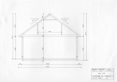 Snittegning (SNITT B-B) som viser tverrsnittet av en bygning med mål på tak, vegger og fundament.