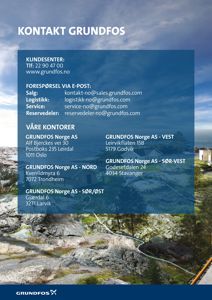 Fotografi av en kystlinje med steinete klipper, hav og en liten bygning i bakgrunnen. Bildet fungerer som bakgrunn for en kontaktinformasjonsside for Grundfos.