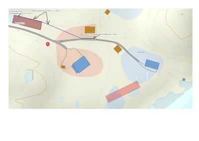 Situasjonsplan som viser tomtens beliggenhet i forhold til nabolag, veier (Mykervegen, Sørmarka) og vannmasser. Planen inneholder også tekniske data om en planlagt pumpstasjon.