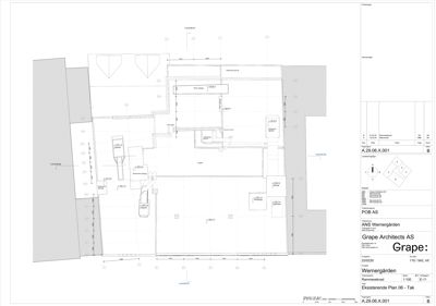 Etasjeplan (tak) som viser romfordeling, veggposisjon og mål for en bygning.