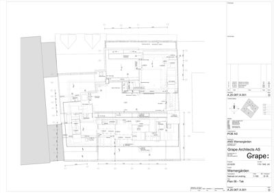 Etasjeplan (tak) som viser romfordeling, veggposisjon og innredning for et hus.