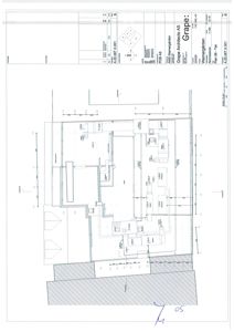 Etasjeplan eller plantegning som viser romfordeling, veggposisjon og innredning i et bygg.