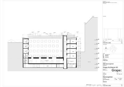 Snittegning (Snitt B) som viser bygningens tverrsnitt, høyder og romfordeling.