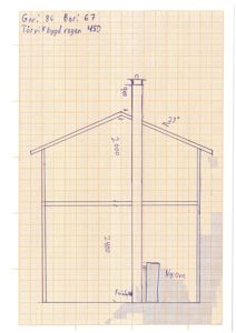 En håndtegnet snittegning som viser bygningens høyde, takhelling og plassering av en nyovn.