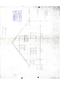 En tegning som viser fasaden (fronten) på en bygning, med detaljer om vinduer, tak og konstruksjon.