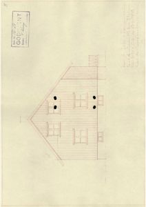 Fasadetegning (opprikk) av en toetasjes bygning med vinduer, dører og takform.