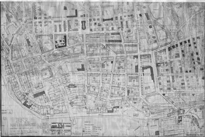 Situasjonsplan som viser bygningsplassering, gater og terrengforhold i et område i Kristiansand.