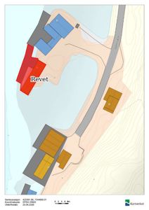 Situasjonsplan som viser tomtens form, høydeforhold (konturlinjer), eksisterende og planlagte bygninger, samt veiforhold (Gamlebyveien).