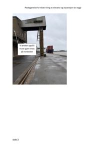 Fotografi av en bygning ved kai med tekstboks som peker på et vindu som skal mures igjen.