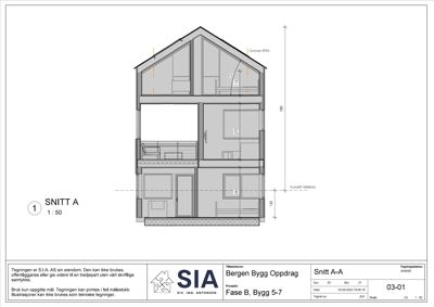 Snittegning (Snitt A-A) som viser tverrsnittet av en bygning med romfordeling, høyder og konstruksjonsdetaljer.