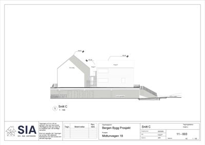 Snittegning (Snitt C) som viser bygningens tverrsnitt, høyder og grunnkonstruksjon.