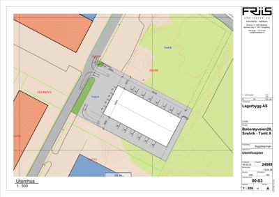 Situasjonsplan (tomteplan) som viser plassering av et nytt lagerbygg (Tomt A) i forhold til eksisterende bebyggelse, veier og nabotomter. Planen inneholder også parkeringsplasser og dimensjoner.