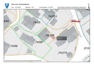 Kart som viser eiendomsnummer, vegnavn og arealdata for et område.