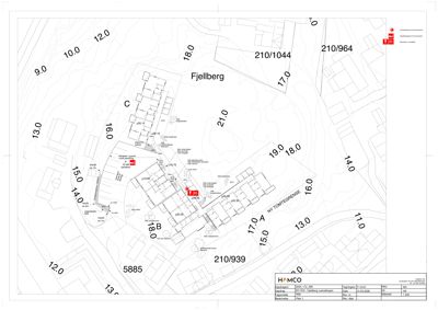 Situasjonsplan som viser tomtens grenser, høydemål, naboeiendommer og plassering av bygninger.