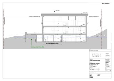 Snittegning (Snitt B) som viser bygningens tverrsnitt, høyder og romfordeling.