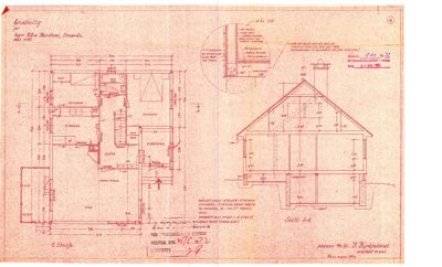 Bildet viser en tegning med etasjeplan (1. etasje) til venstre og et snitt (Snitt A-A) til høyre.