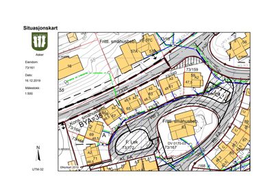 Situasjonskart som viser eiendomsforhold, naboeiendommer og bygningsplasseringer i et område.