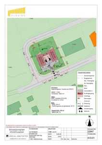 Situasjonsplan som viser tomtens grenser, bygningers plassering, parkeringsplasser og terrengforhold.
