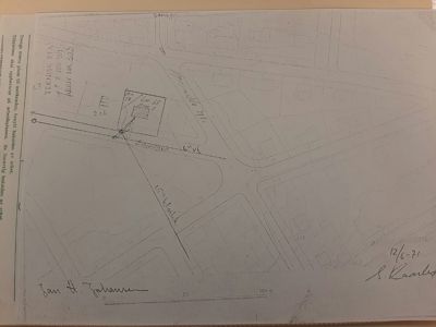 Situasjonsplan som viser tomtens plassering i forhold til nabolag, gater (Samagata, Enøya) og høydemål.