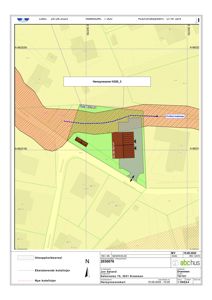 Situasjonsplan som viser tomtens grenser, eksisterende og nye kotelinjer, samt bygningens plassering i forhold til omgivelsene.
