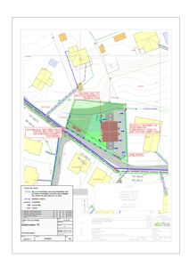 Situasjonsplan som viser tomtens plassering i forhold til nabolag, vei, og vannledninger.