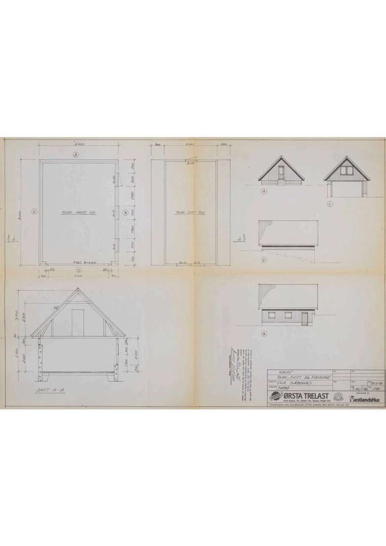 Tegning som viser fasadeoppsett (A, B, C) og et snitt (A-A) av en bygning.