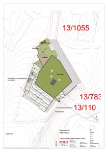 Situasjonsplan som viser tomtens form, grenser, høydeforskjeller (konturlinjer) og plassering av bygninger og anlegg.