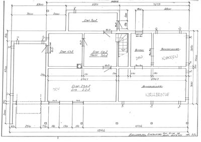 Etasjeplan (eller kjellerplan) som viser romfordeling, dimensjoner og areal for et hus.
