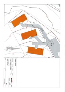 Situasjonsplan som viser plassering av tre bygninger (merket 5, 6 og 7) på tomt, med angitte avstander, vei og nordpil.