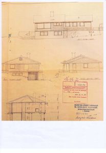 Fasadetegning som viser bygningens utsyn fra tre ulike vinkler (for, side og bak).