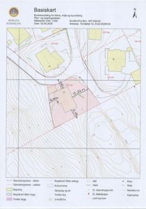 Basiskart (situasjonsplan) som viser eiendomsgrenser, høydekurver, bygninger og anlegg på tomta.