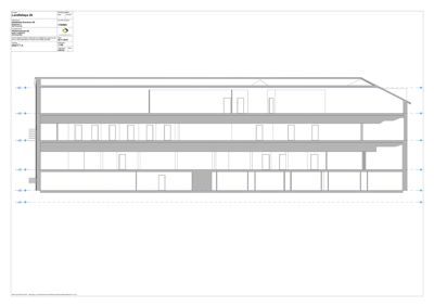 Snittegning (snitt A-A) som viser tverrsnittet av en bygning med flere etasjer.