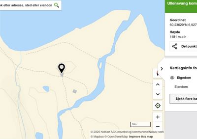 Kartutsnitt fra en digital karttjeneste (Norkart/Mapbox) som viser et geografisk område med vannveier, terrengkonturer og eiendomsmerker.