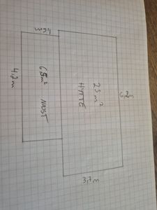 Håndskrevet etasjeplan eller romfordeling med angitte mål og arealer for 'MØST' og 'HYTTE'.